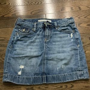 Old navy jean skirt. Worn once!